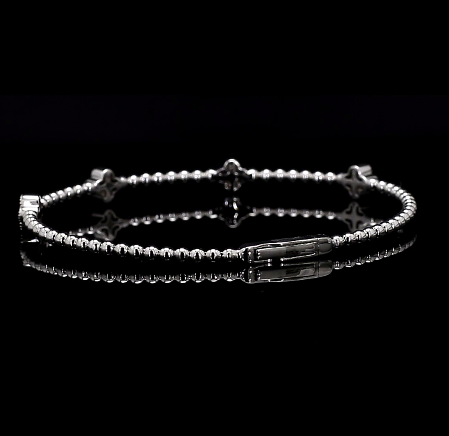 0.8 CT Clover Luxe Radiance Bangle