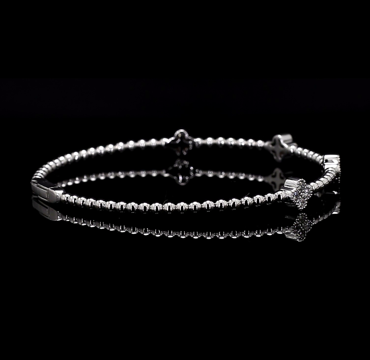 0.8 CT Clover Luxe Radiance Bangle