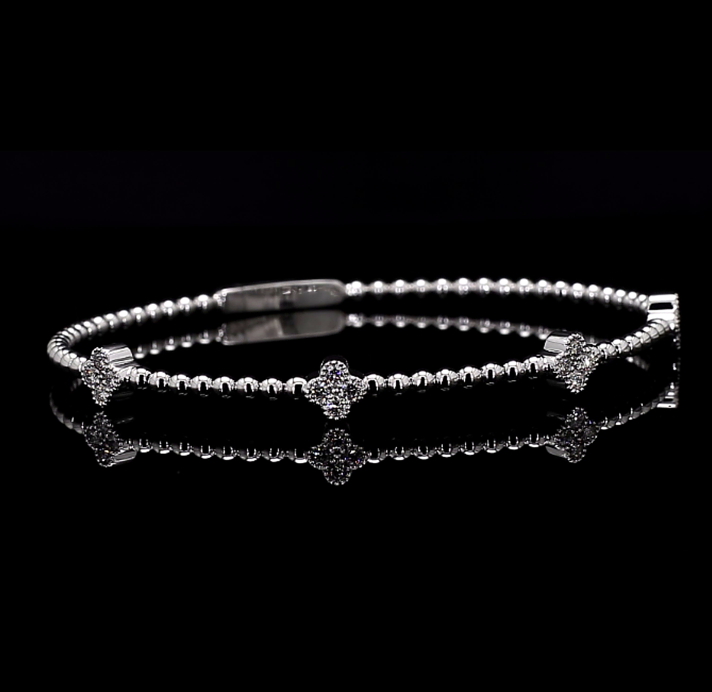 0.8 CT Clover Luxe Radiance Bangle
