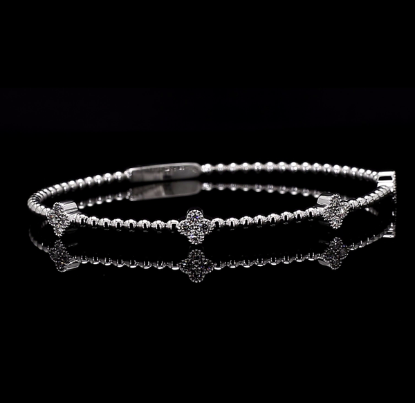 0.8 CT Clover Luxe Radiance Bangle