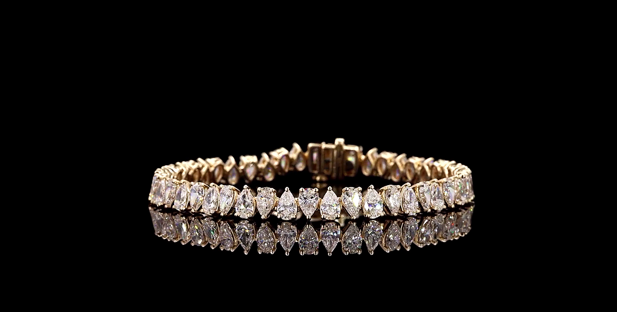 Royale Alternating Pear Diamond Bracelet