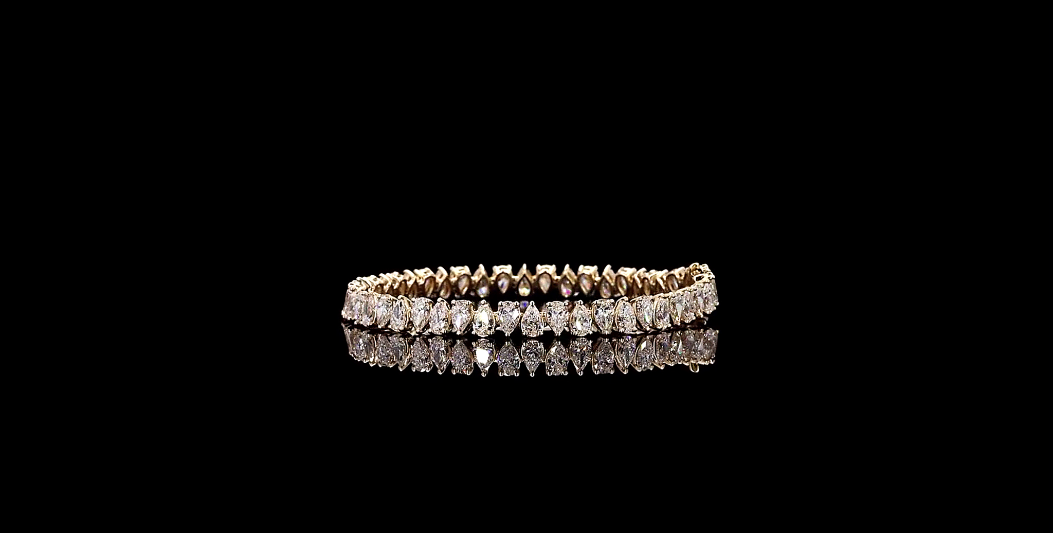 Royale Alternating Pear Diamond Bracelet