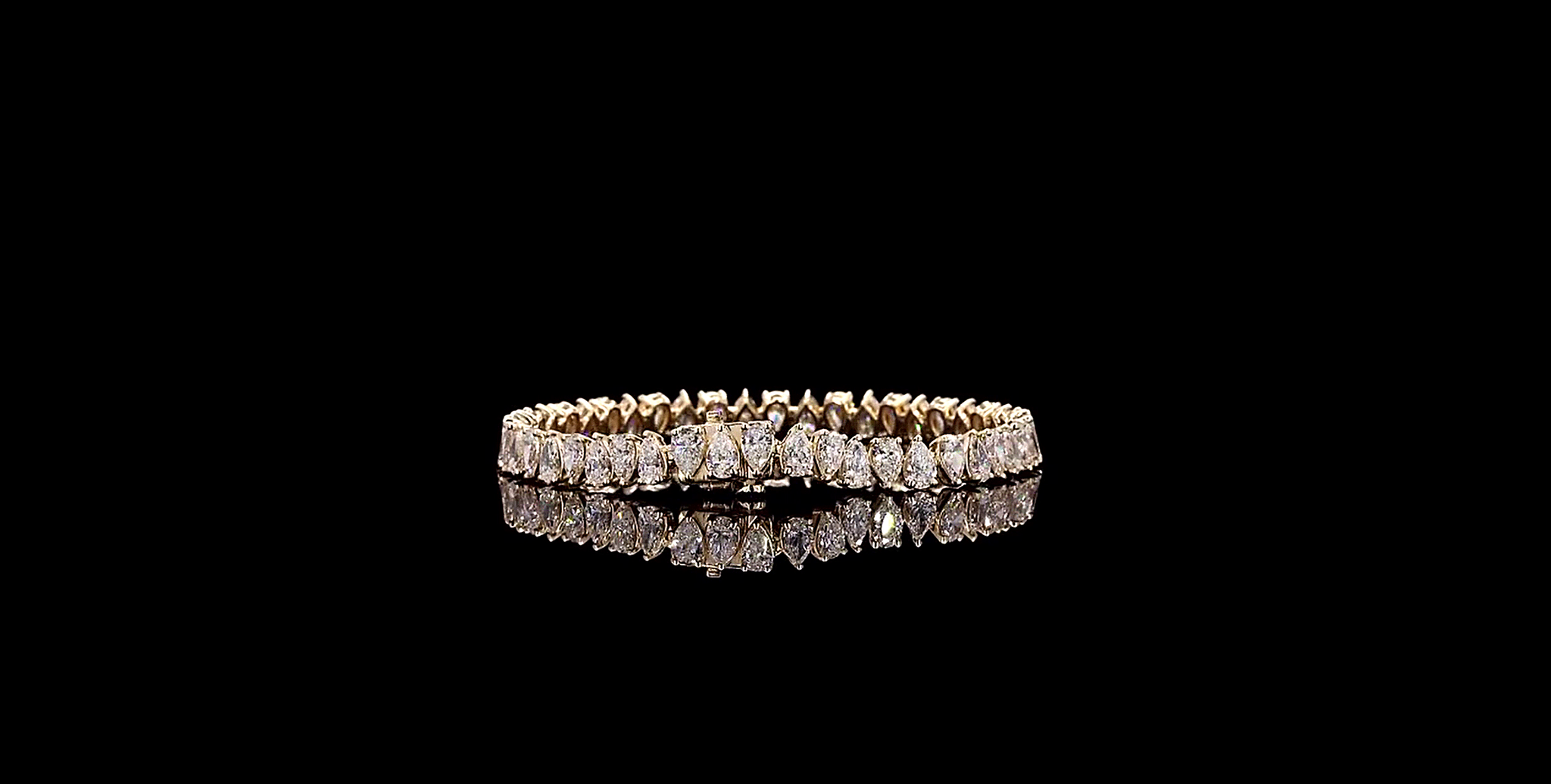 Royale Alternating Pear Diamond Bracelet