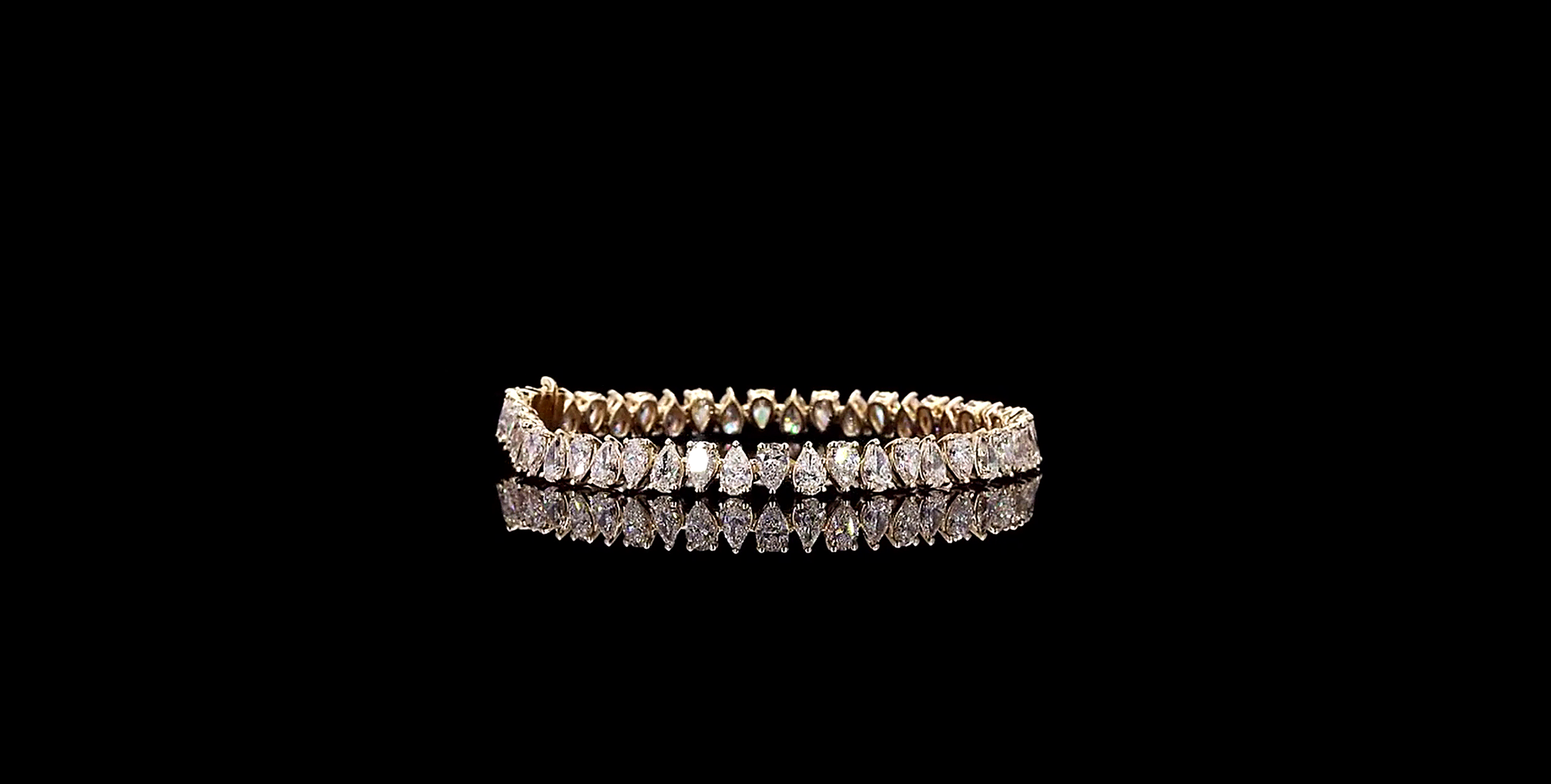 Royale Alternating Pear Diamond Bracelet