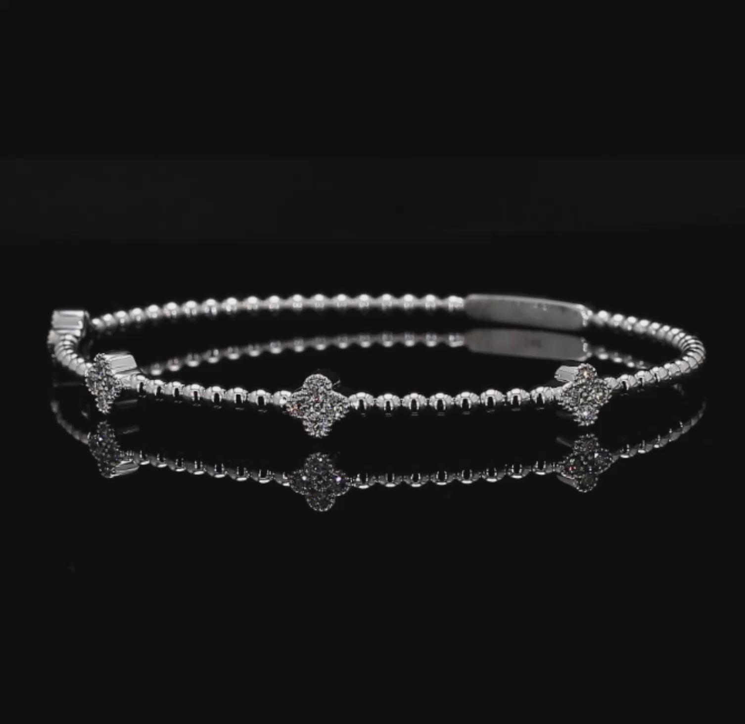 0.8 CT Clover Luxe Radiance Bangle