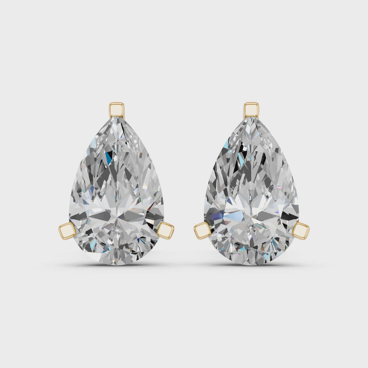 Pear Lab Diamond Martini Stud in 14K Yellow Gold – video