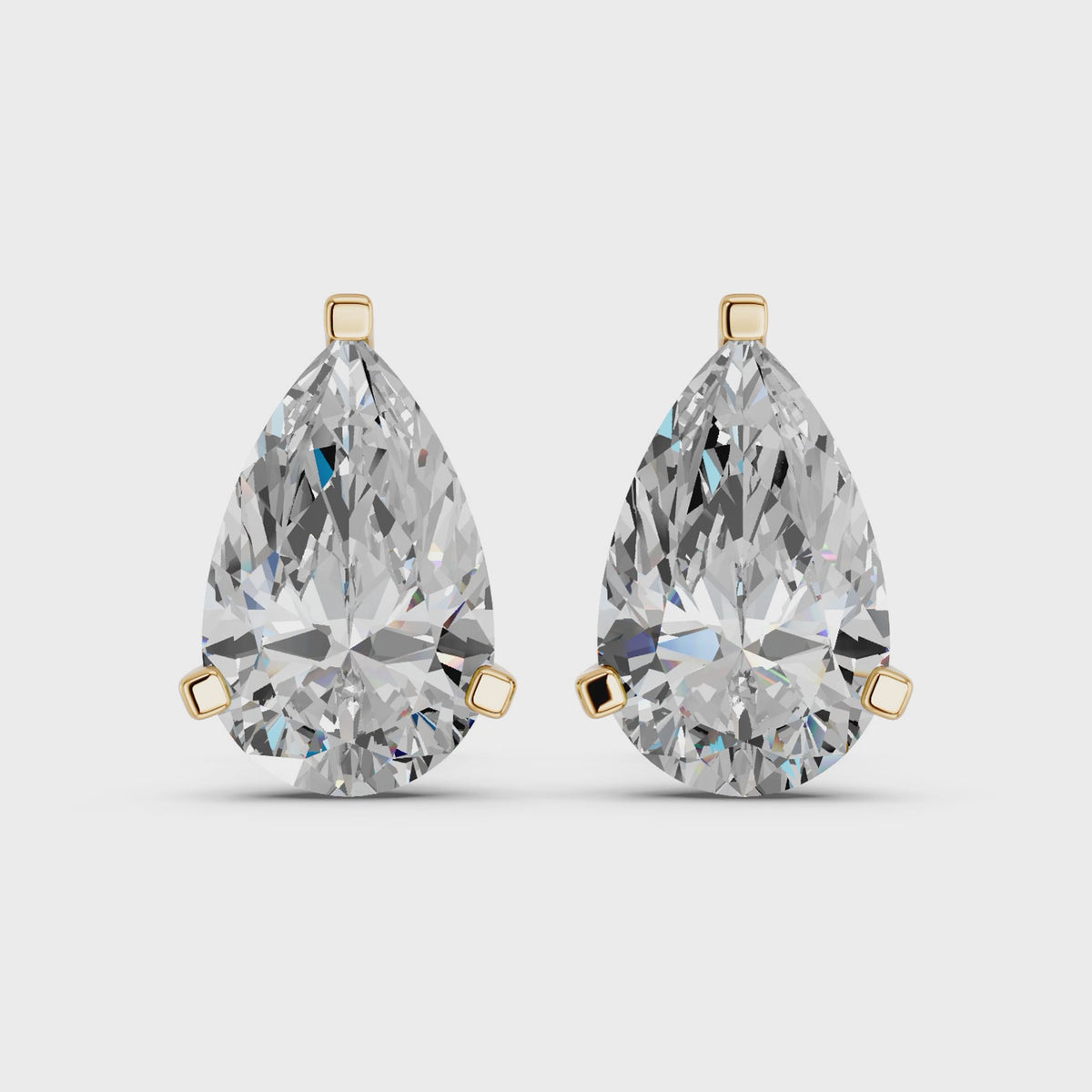 Pear Lab Diamond Martini Stud in 14K Yellow Gold – video